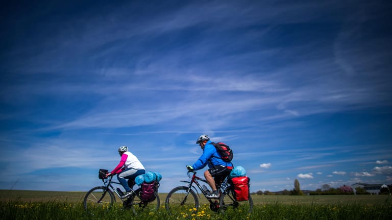 Radreisen: Es gibt es viele verschiedene Anbieter, die den Radelnden unterschiedliche Schwerpunkte anbieten – von Sport bis Genuss.