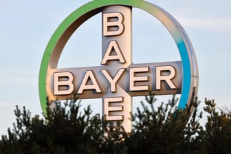 Das Logo des Pharmakonzerns Bayer (Symbolbild): Das Unternehmen war auf eine Ablehnung des Berufungsantrags vorbereitet und hat Rücklagen in Höhe von 4,5 Milliarden Dollar gebildet.