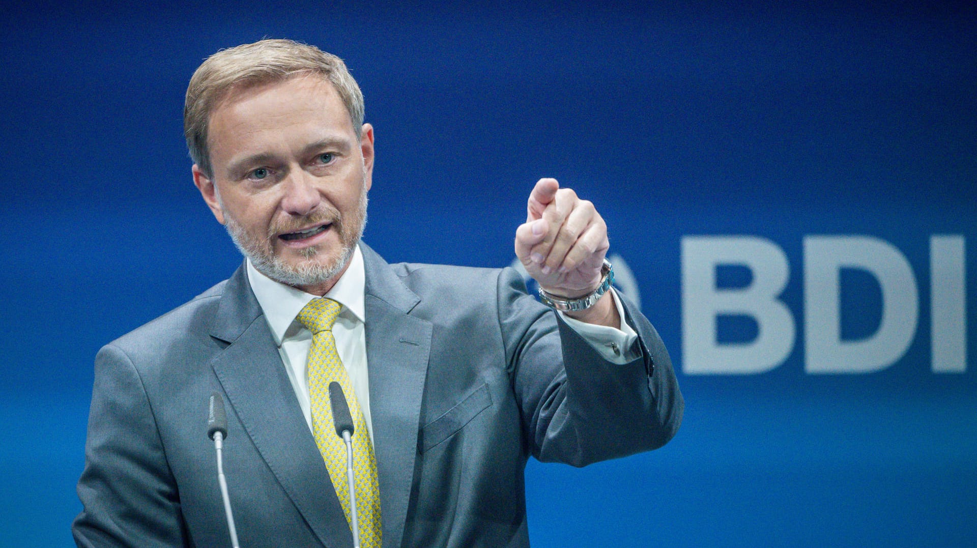 Bundesfinanzminister Christian Lindner drückt Haushaltslücke auf 11,1 Milliarden Euro. Bundesfinanzminister Christian Lindner drückt Haushaltslücke auf 11,1 Milliarden Euro.