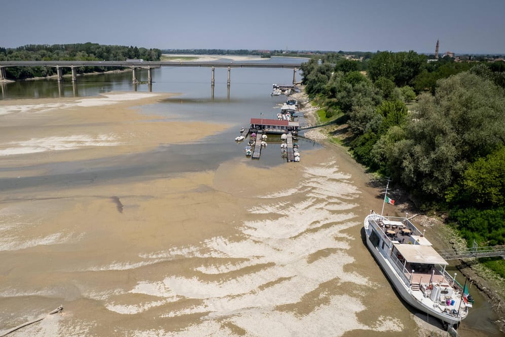 Der Fluss Po führt zu wenig Wasser: An einigen Stellen wurden in den vergangenen Tagen historische Tiefstände gemessen.
