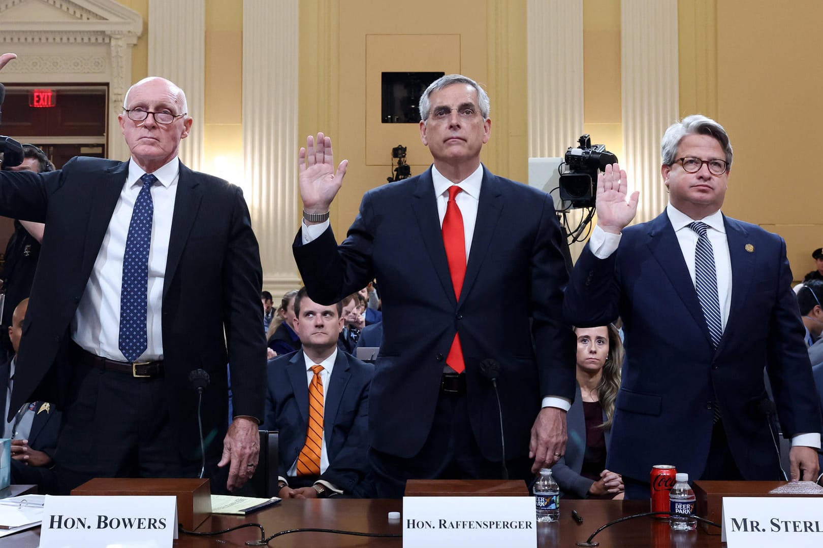 Rusty Bowers (links), Brad Raffensperger (mitte) und Gabriel Sterling (rechts): Mehrere Republikaner berichteten vor dem Untersuchungsausschuss von Druck und Belästigungen durch Donald Trump und sein Team.