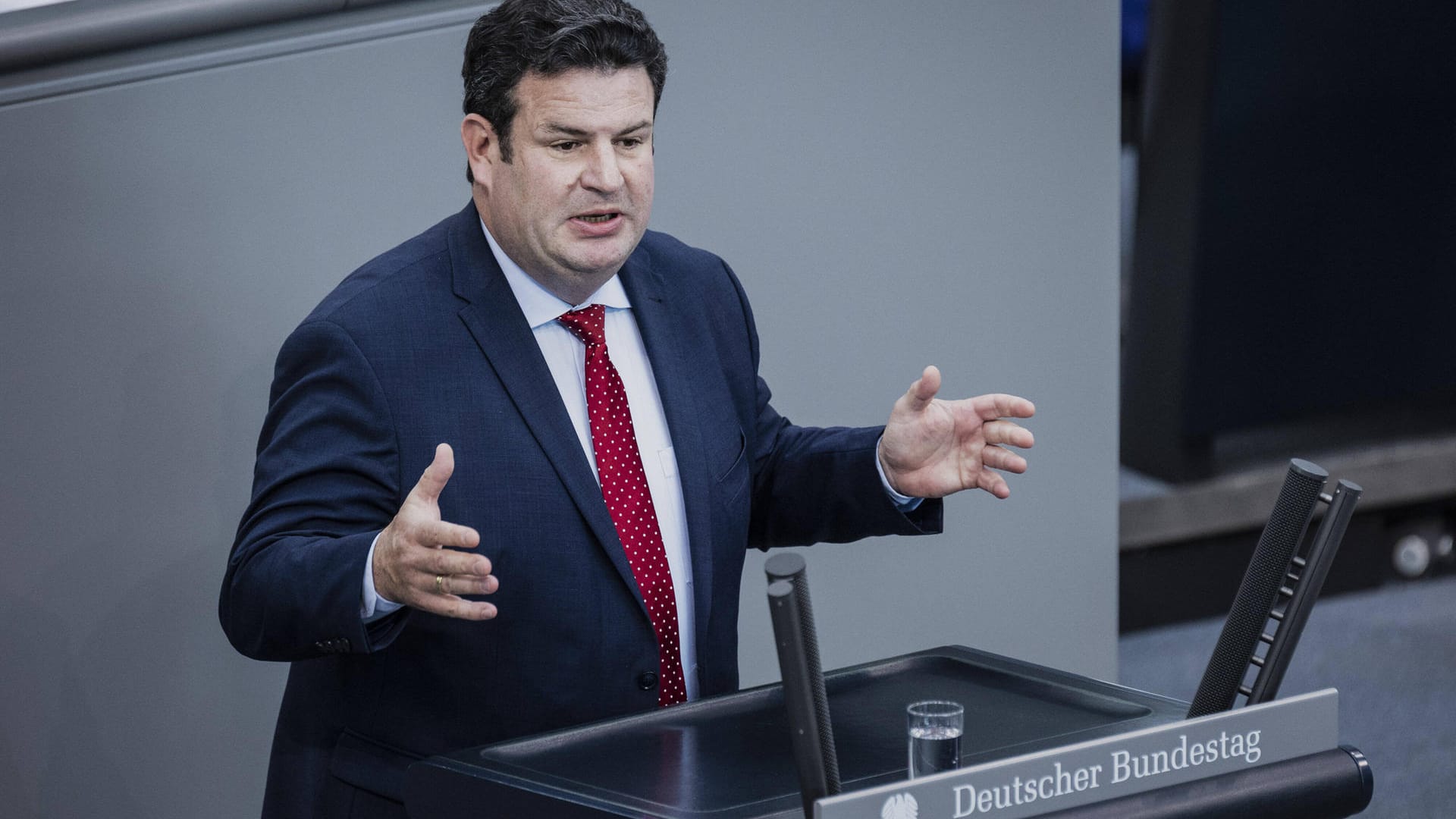 Hubertus Heil: "Der Staat kann nicht alles für alle ausgleichen", sagt der Sozialminister. Hubertus Heil: "Der Staat kann nicht alles für alle ausgleichen", sagt der Sozialminister.