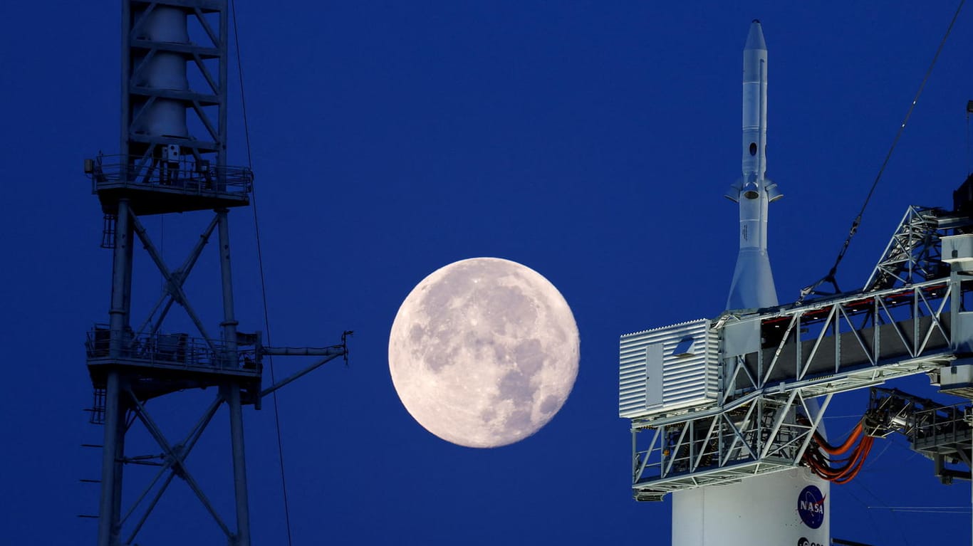 "Space Launch System" in Cape Canaveral, USA: Die Nasa kämpft bei ihrer Mond-Mission mit technischen Problemen.