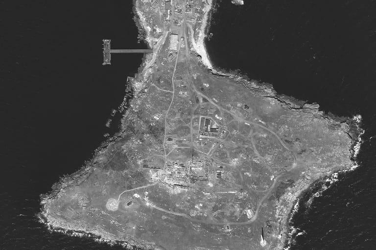 Aktuelles Satellitenbild von der Schlangeninsel: Die Ukraine hat jetzt möglicherweise erstmals mit westlicher Artillerie zugeschlagen.