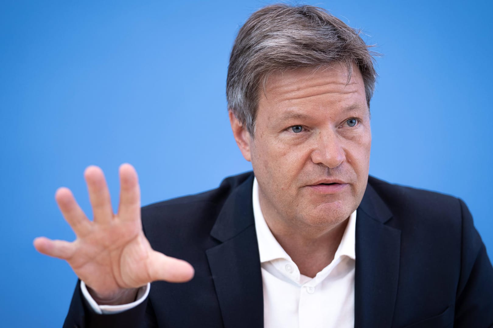 Wirtschaftsminister Robert Habeck (Archivbild): Die Gasversorgungslage in Deutschland ist laut Netzagentur angespannt. Wirtschaftsminister Robert Habeck (Archivbild): Die Gasversorgungslage in Deutschland ist laut Netzagentur angespannt.