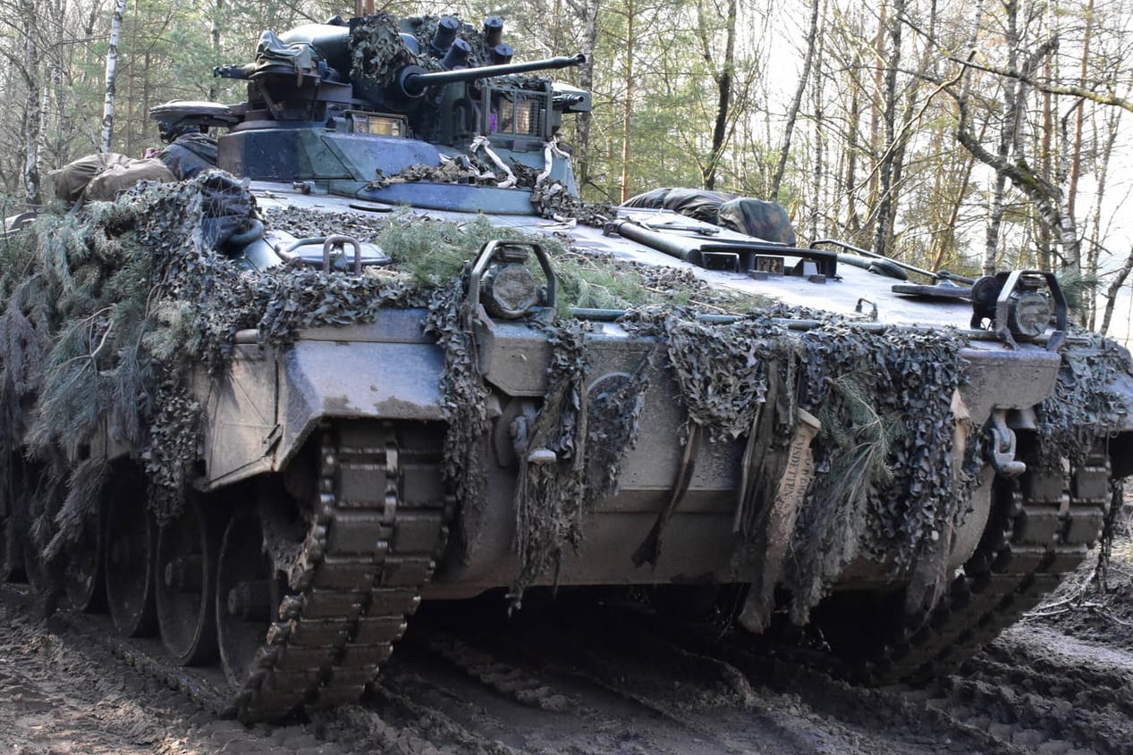 Schützenpanzer Marder auf einem Truppenübungsplatz: "Die Bundeswehr hat funktionierende Marder, welche für ihren Auftrag nicht zwingend benötigt werden".