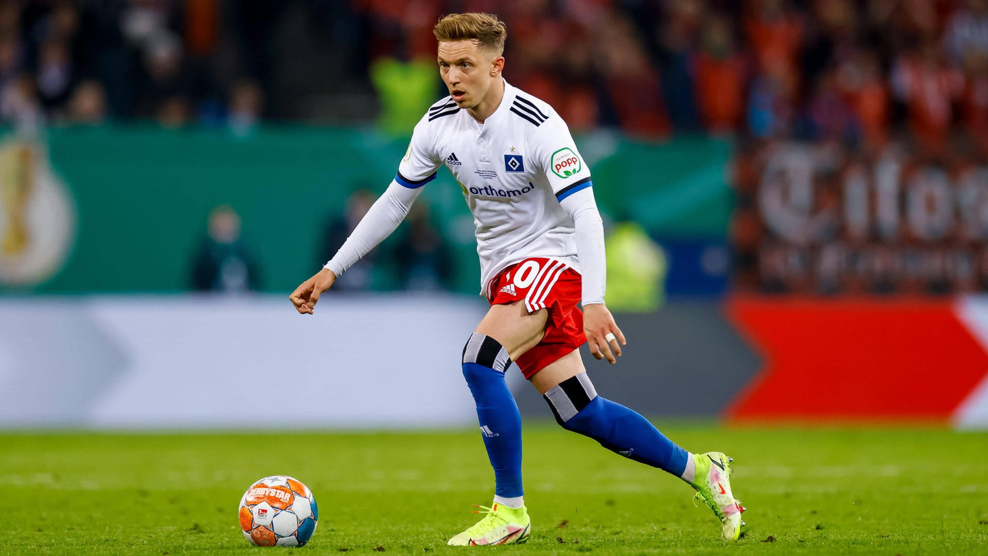 Sonny Kittel kam 2019 aus Ingolstadt zum HSV und trägt auch in der kommenden Saison das Trikot mit der Raute.