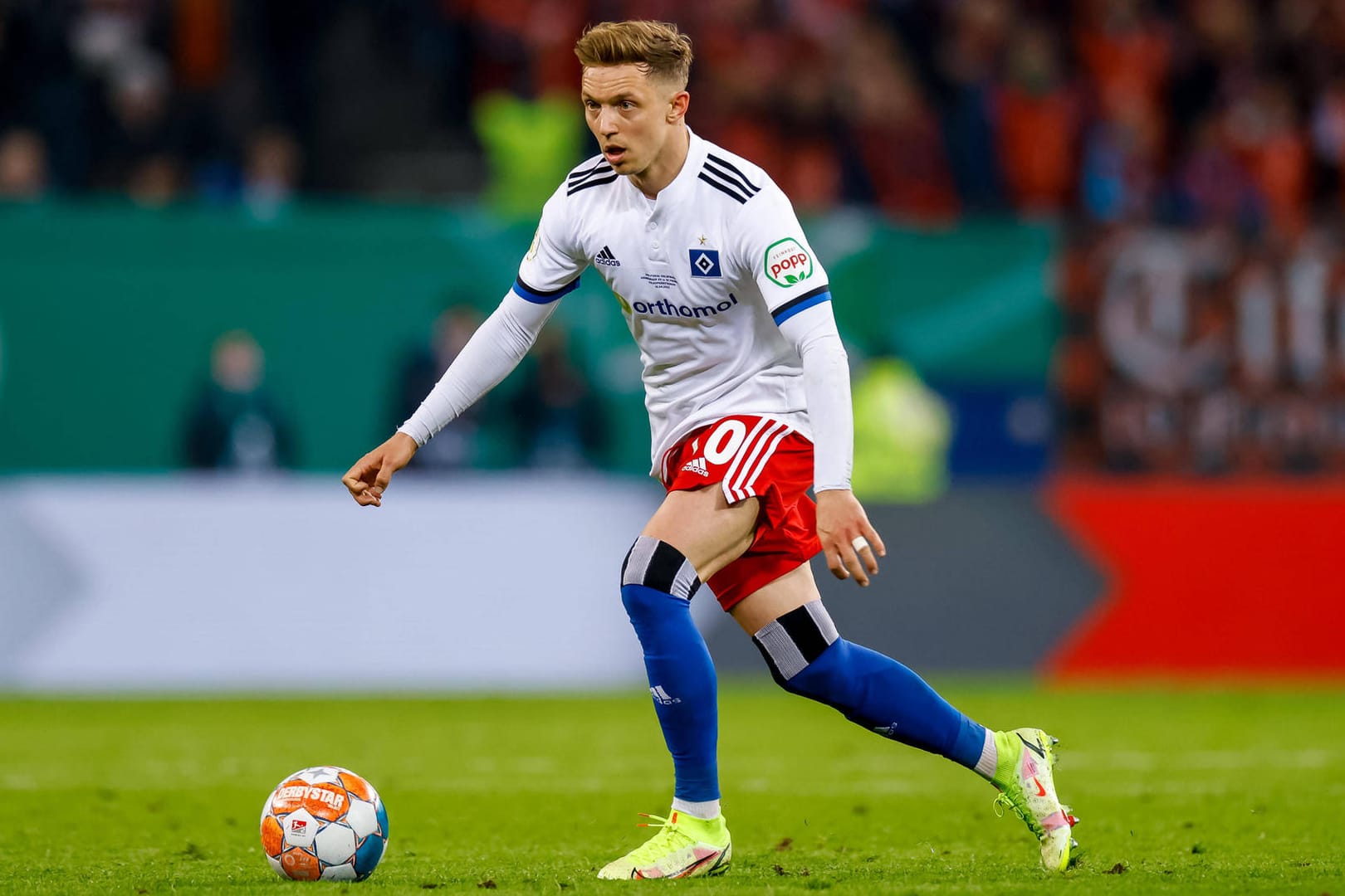 Sonny Kittel kam 2019 aus Ingolstadt zum HSV und trägt auch in der kommenden Saison das Trikot mit der Raute.