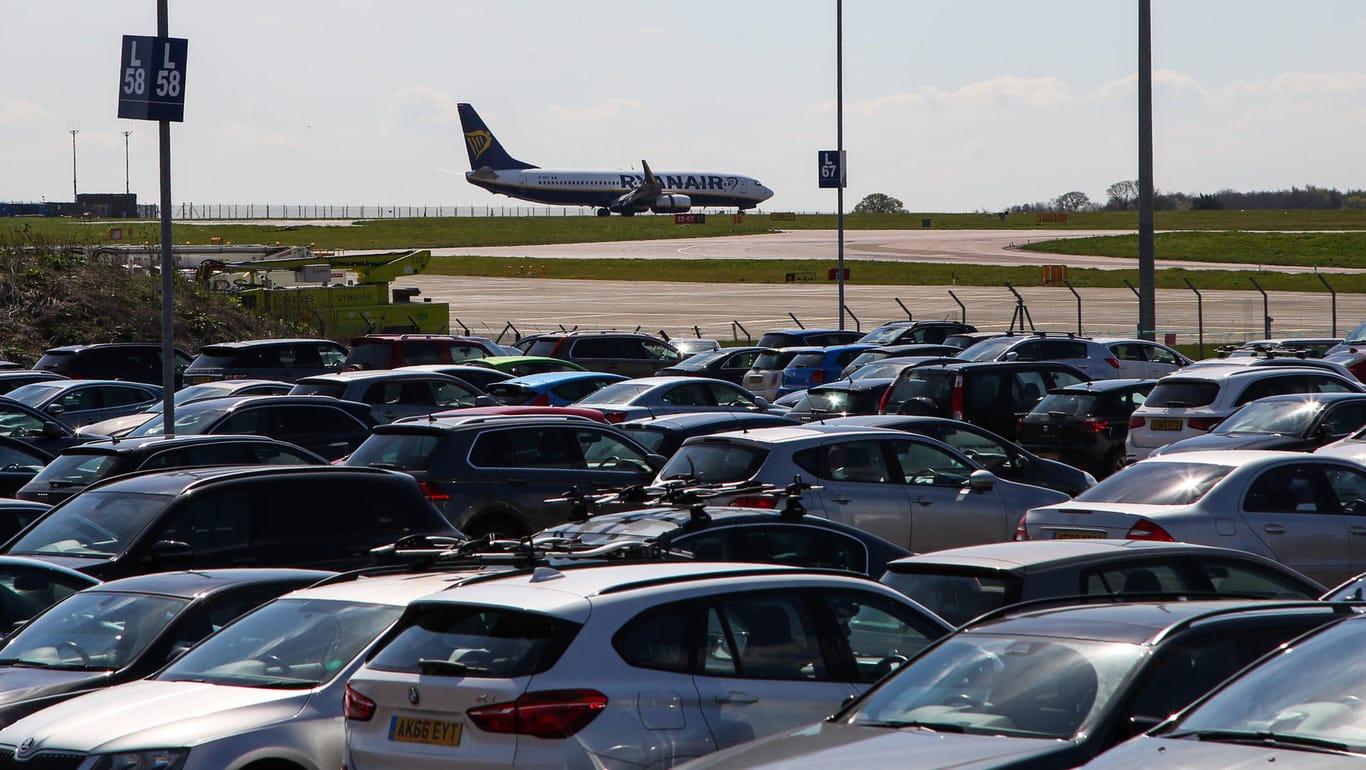 Dicht dran: Ein Parkplatz direkt am Terminal ist praktisch – aber in der Regel auch teuer.