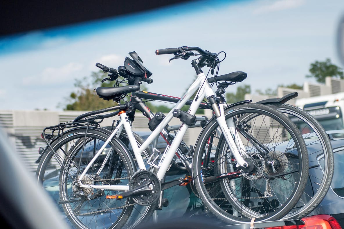 Fahrradträger fürs Auto: Experten empfehlen die Montage auf der Anhängerkupplung.