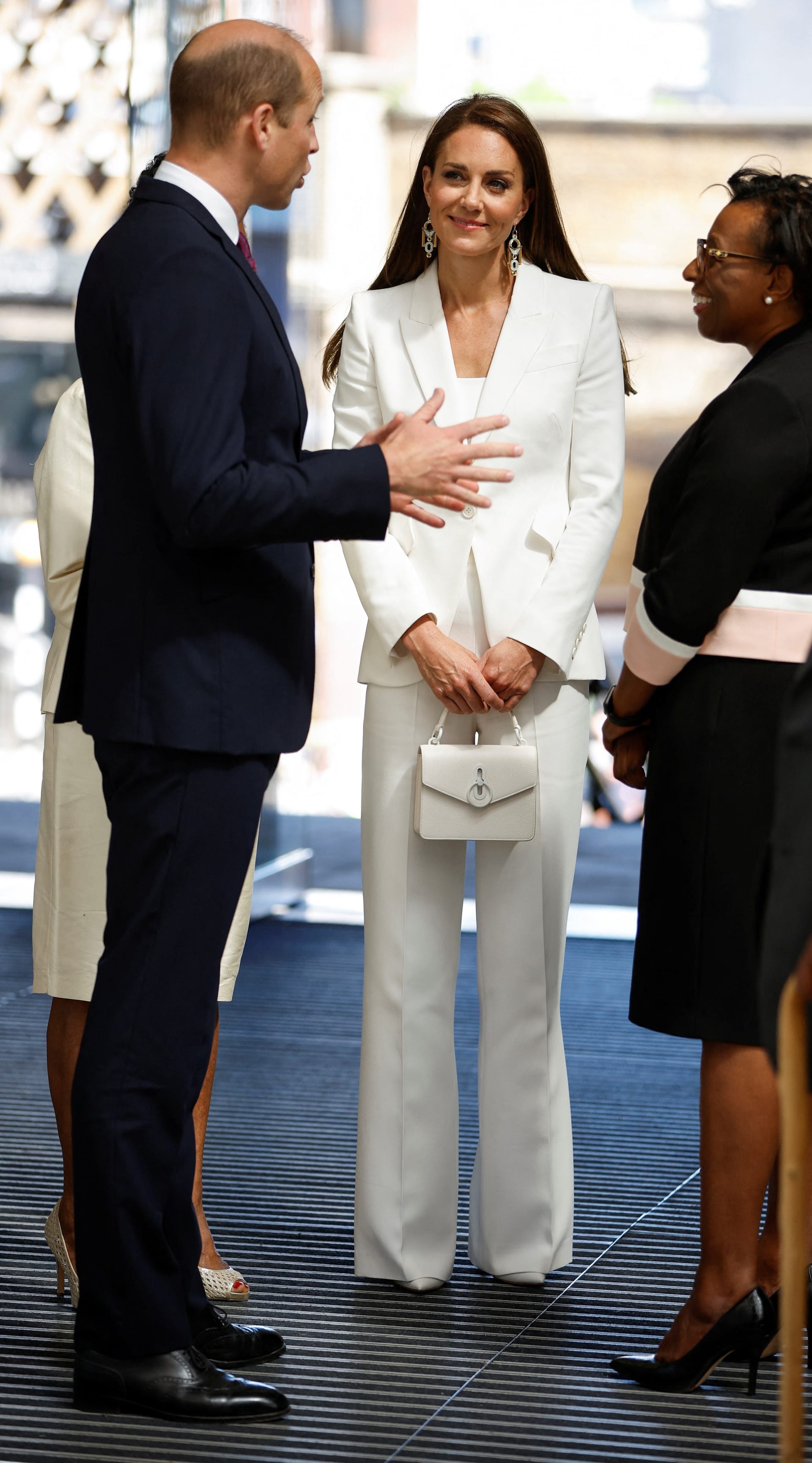 Herzogin Kate wählte einen Look in Weiß, Prinz William setzte auf dunkle Töne.