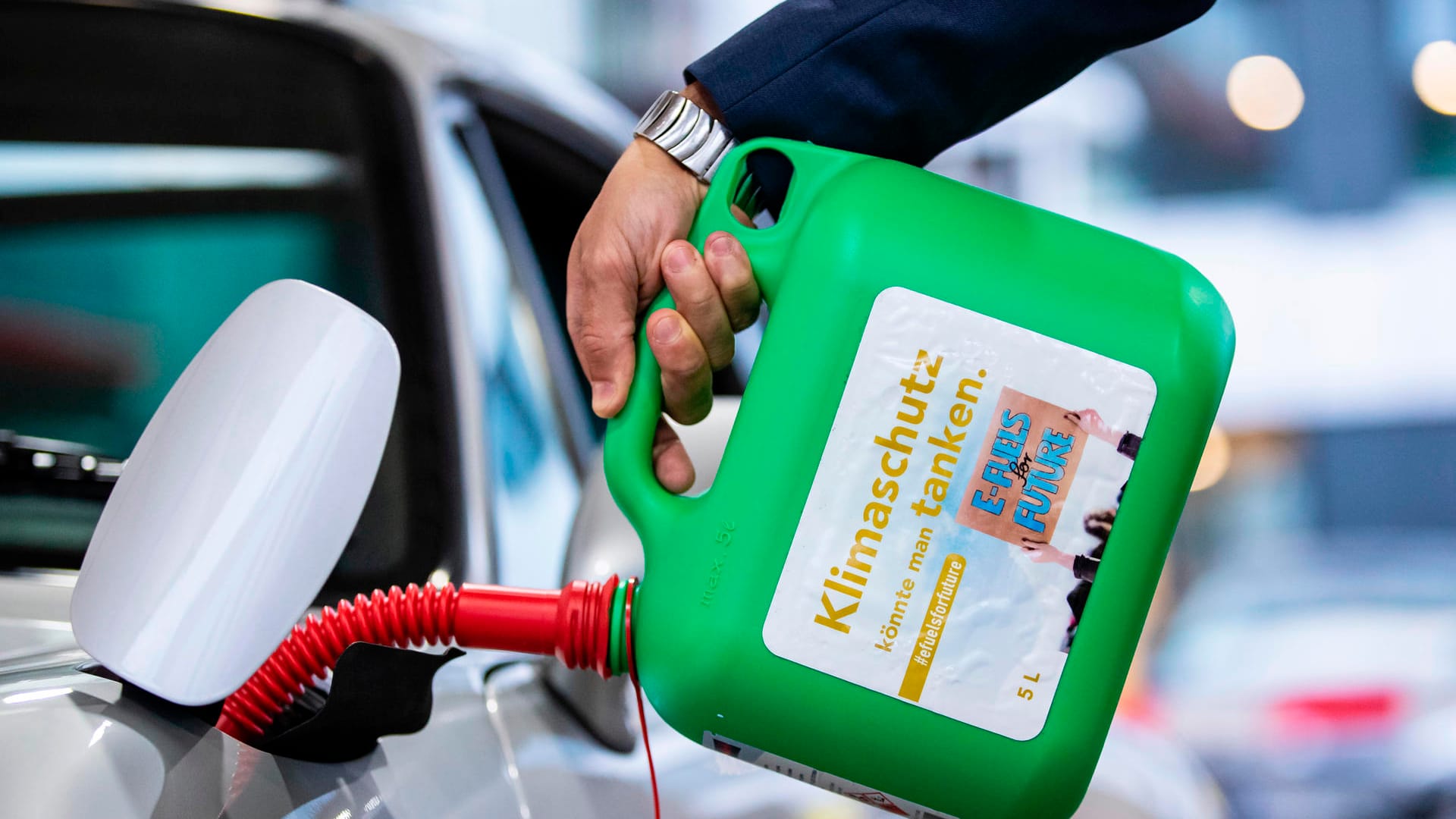 E-Fuels: Studienergebnisse zeigen, dass synthetische Kraftstoffe nur für minimale Einsparungen an CO2-Emissionen sorgen.