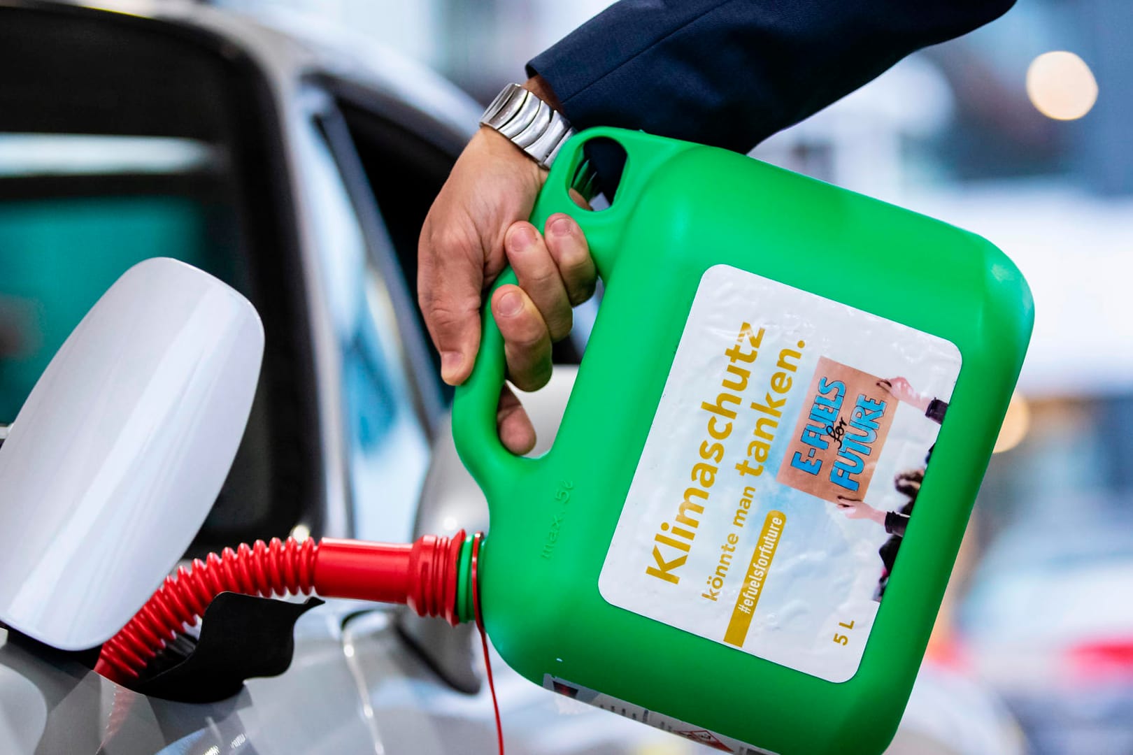 E-Fuels: Studienergebnisse zeigen, dass synthetische Kraftstoffe nur für minimale Einsparungen an CO2-Emissionen sorgen.