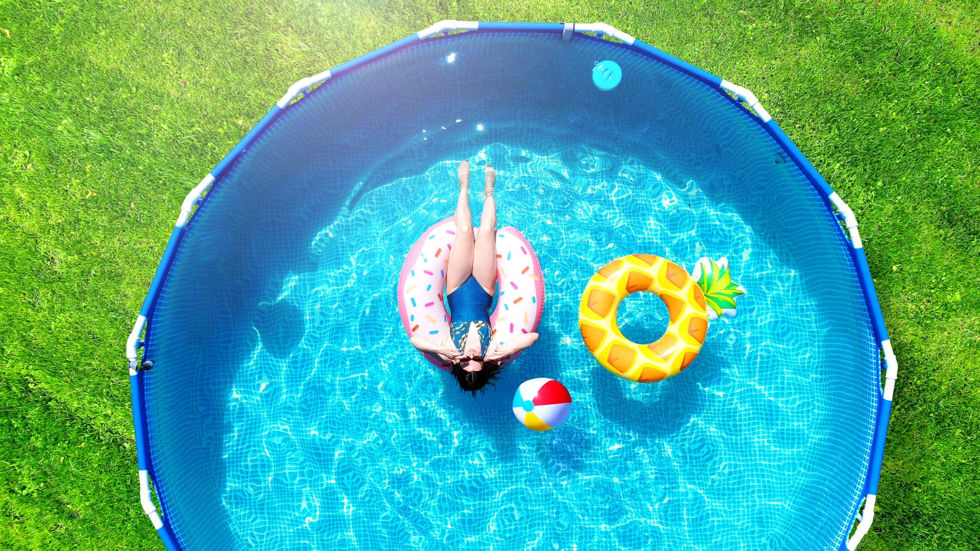 Ein Aufstellpool für den Garten sorgt im Sommer für viel Spaß.