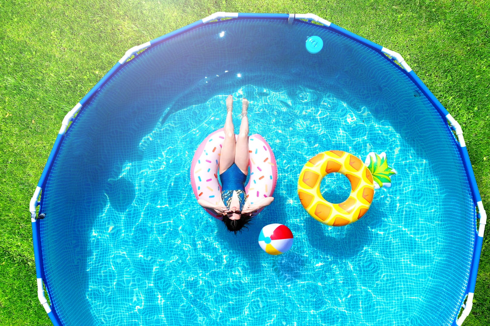 Ein Aufstellpool für den Garten sorgt im Sommer für viel Spaß.