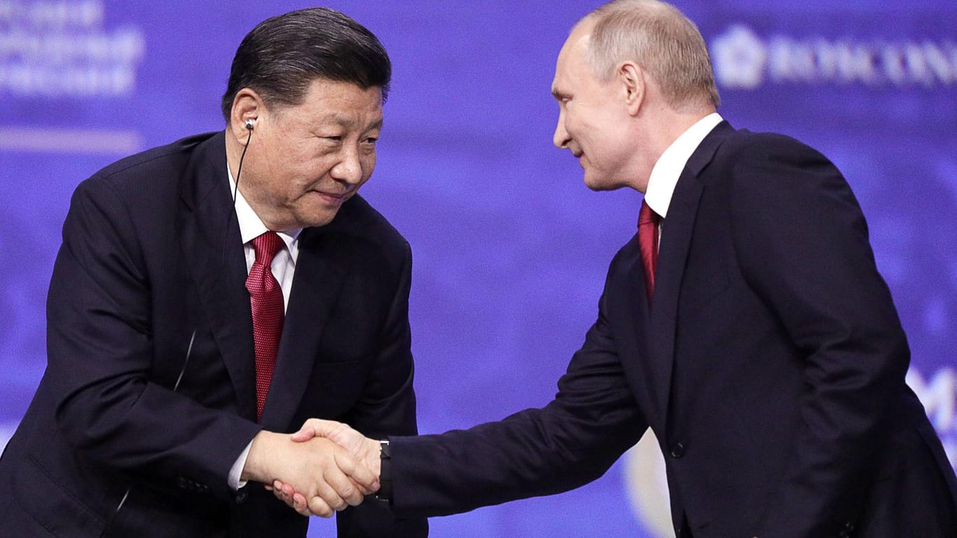 Xi Jinping (l.) und Wladimir Putin: Der Krieg in der Ukraine könnte China nützen.