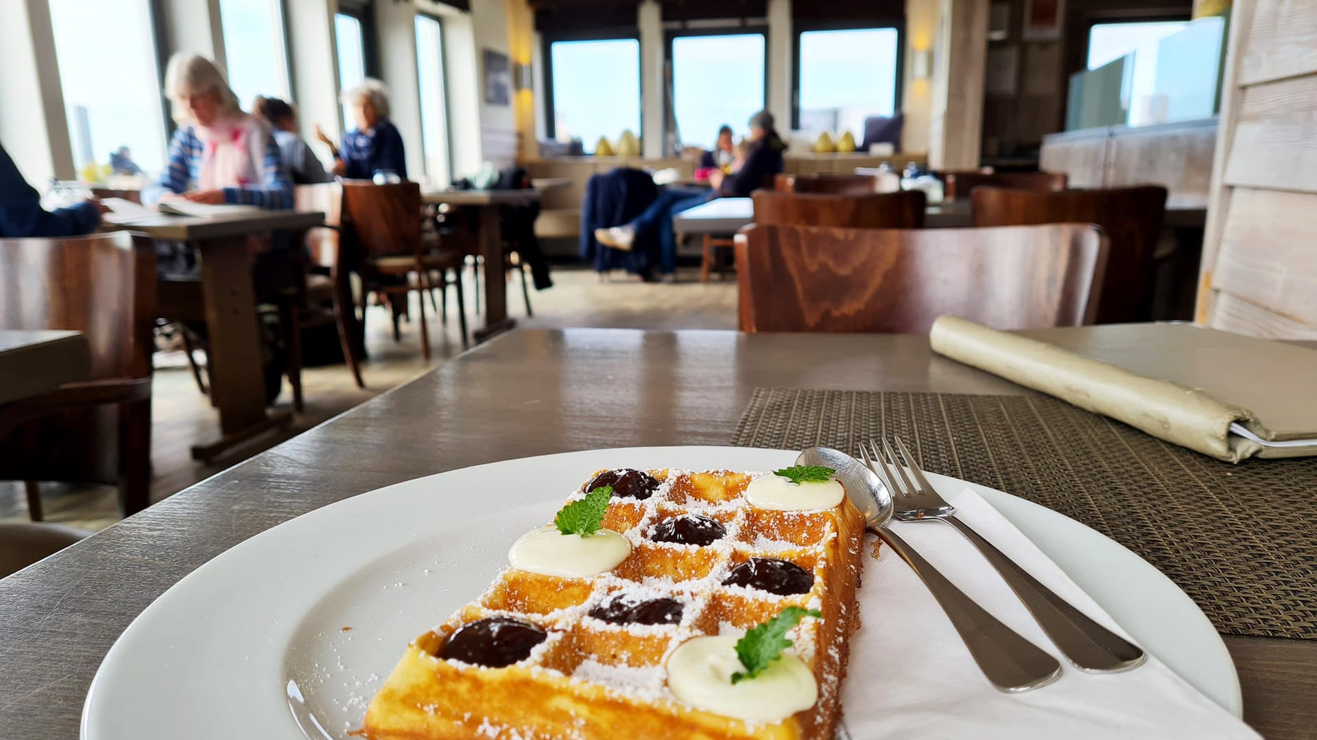 St. Peter-Ording's Spezialitäten: Im Pfahlbau-Restaurant Strandhütte im Ortsteil Dorf gibt es Friesenwaffel.