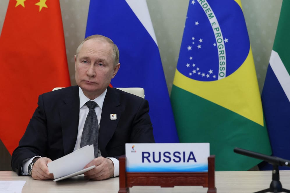 Russlands Präsident Putin beim virtuellen Brics-Gipfel: Wegen "undurchdachten egoistischen Handlungen einzelner Länder" befinde sich die Weltwirtschaft in einer Krise.