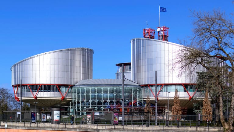 Der Europäische Gerichtshof für Menschenrechte in Straßburg (Archivbild): Die Urteile des Rechtsorgans des Europarats sind völkerrechtlich bindend – allerdings gibt es keine Exekutivgewalt, die eine Umsetzung erzwingen könnte.