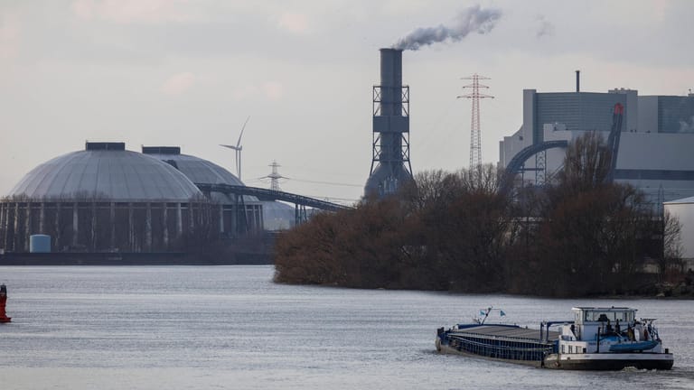 Das Kohlekraftwerk Moorburg in Hamburg (Archivbild): Hier wird direkt an der Elbe Steinkohle zur Energiegewinnung genutzt.