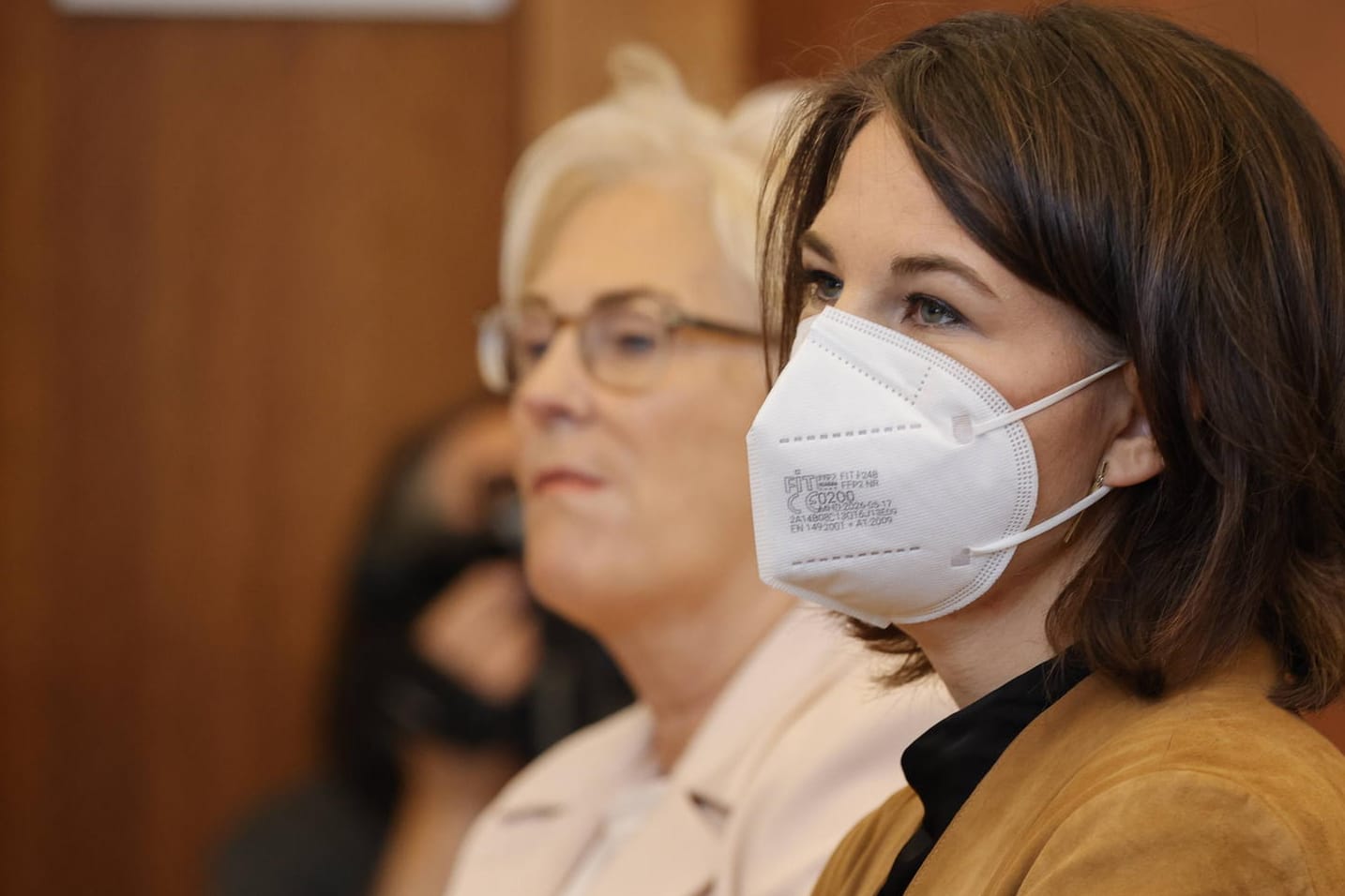 Verteidigungsministerin Lambrecht und Außenministerin Baerbock: Wäre am Sonntag Bundestagswahl, würden die Grünen laut Infratest dimap auf 23 Prozent kommen.
