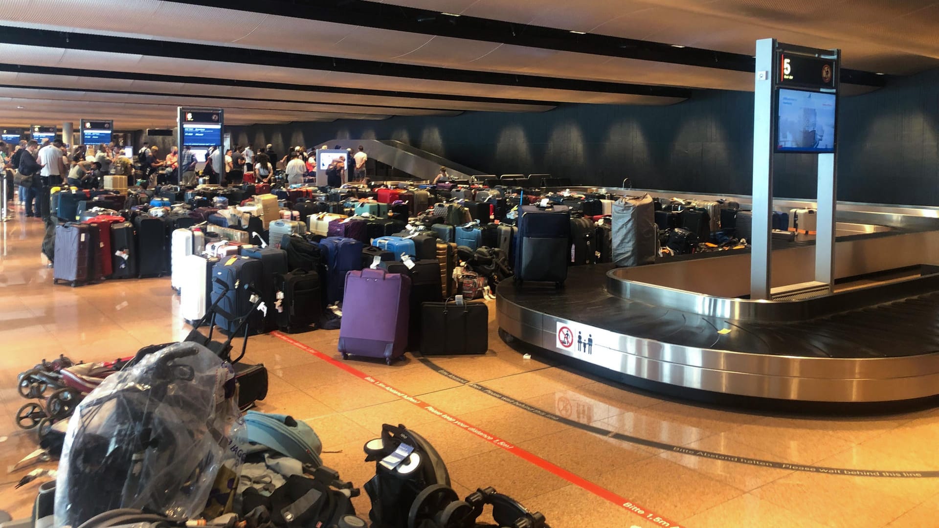 Gestrandete Gepäckstücke am Hamburger Flughafen.