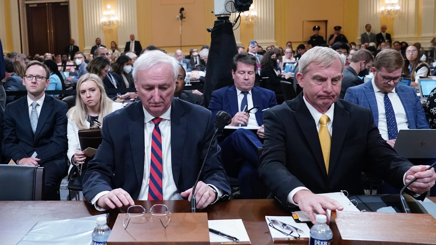 Jeffrey Rosen und Richard Donoghue machen sich bereit für die Anhörung des Sonderausschusses zur Kapitolerstürmung.