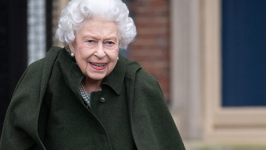 Queen Elizabeth II.: Sie hat sich nach vielen Monaten wieder auf ein Pferd gesetzt. Queen Elizabeth II.: Sie hat sich nach vielen Monaten wieder auf ein Pferd gesetzt.