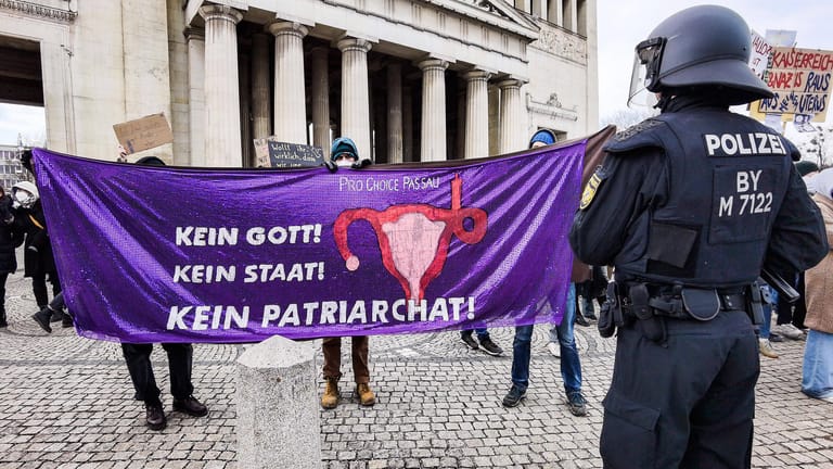 Proteste in München: Zahlreiche Menschen hatten in mehreren deutschen Städten für die Abschaffung des Paragrafen demonstriert.