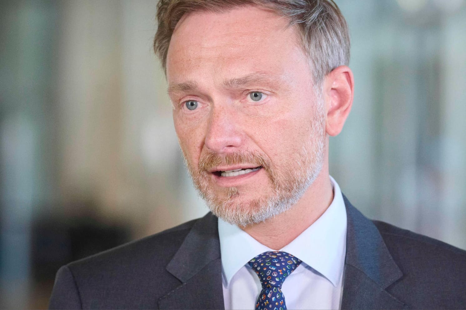 Christian Lindner: Der Bundesfinanzminister will, dass die Deutschen in der Krise mehr arbeiten. Christian Lindner: Der Bundesfinanzminister will, dass die Deutschen in der Krise mehr arbeiten.