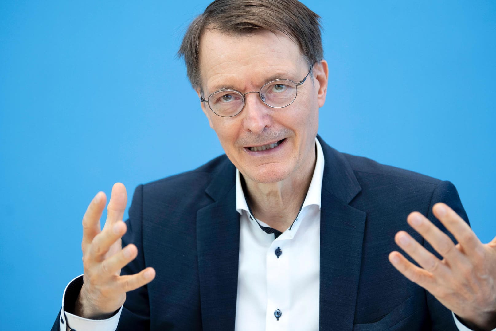 Karl Lauterbach: Der Gesundheitsminister hat über die neue Testverordnung informiert.