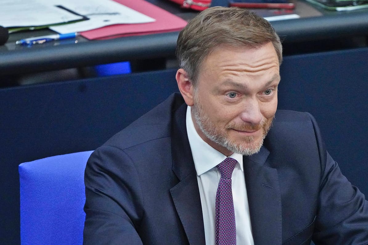 Christian Lindner: Der Bundesfinanzminister will, dass die Deutschen mehr Überstunden ableisten. Christian Lindner: Der Bundesfinanzminister will, dass die Deutschen mehr Überstunden ableisten.