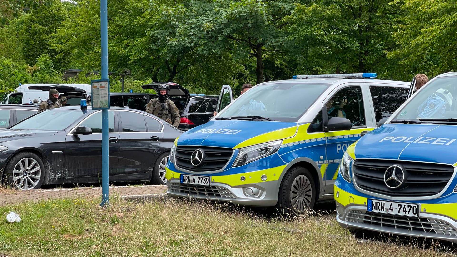 Polizeieinsatz in Bielefeld: Das Motiv des Verdächtigen ist unklar. Polizeieinsatz in Bielefeld: Das Motiv des Verdächtigen ist unklar.