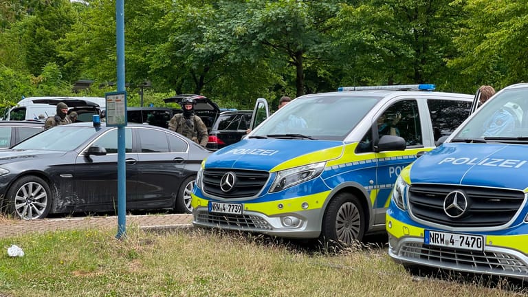 Polizeieinsatz in Bielefeld: Das Motiv des Verdächtigen ist unklar.