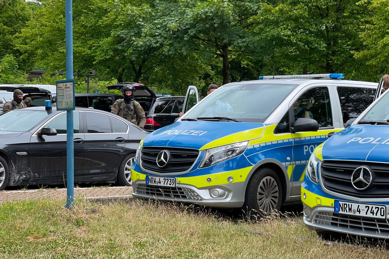 Polizeieinsatz in Bielefeld: Das Motiv des Verdächtigen ist unklar.