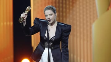 Gila Haas: La actriz ganó un premio "Lola" en categoría "Mejor papel femenino secundario".