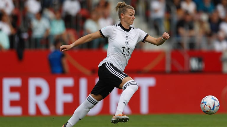 Alexandra Popp: Die Kapitänin des DFB-Teams kam gegen die Schweiz für Lea Schüller von der Bank.