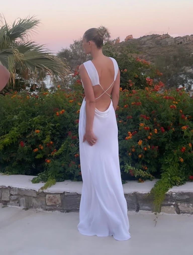 Das zweite Hochzeitskleid stammt von der Designerin Alberta Ferretti.