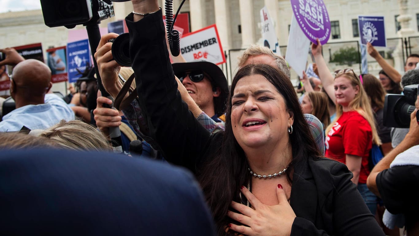 Tränen der Freude vor dem Supreme Court: Auch Abtreibungsgegner kamen zum Obersten Gerichtshof in Washington.