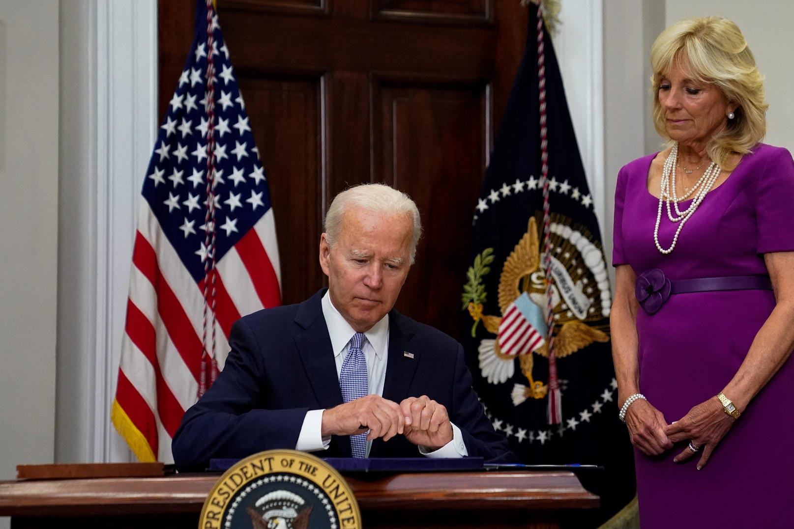 Joe Biden und seine Frau Jill: "Es liegt noch viel Arbeit vor uns", so der Präsident.