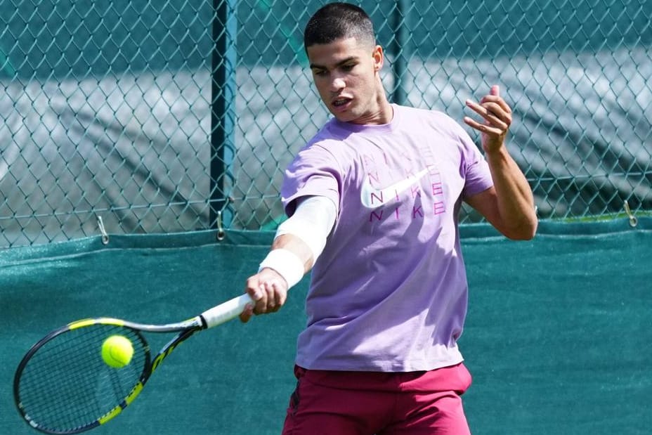 Carlos Alcaraz in der Vorbereitung auf Wimbledon: Der 19-jährige Spanier gilt als kommender Superstar.