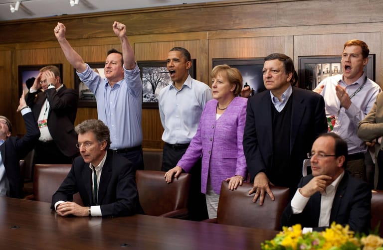 Fußball verbindet: David Cameron, Barack Obama, Angela Merkel, Jose Barroso und Francois Hollande schauten 2012 im amerikanischen Camp David das Champions League Finale. Es spielte der FC Chelsea gegen Bayern München, Chelsea gewann mit 4:3 nach Elfmeterschießen.