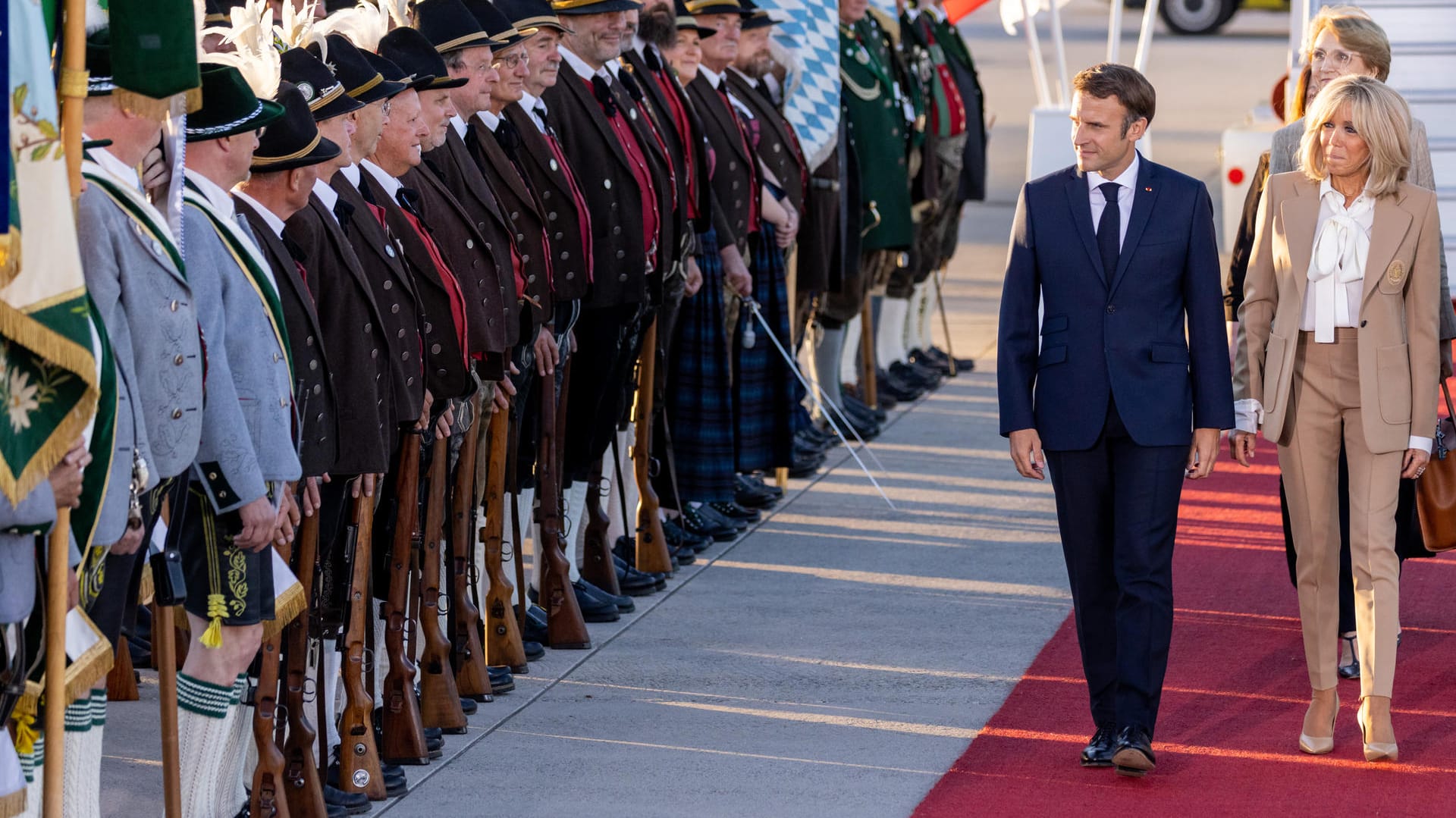 Emmanuel Macron bei der Ankunft in München: Es knirscht.