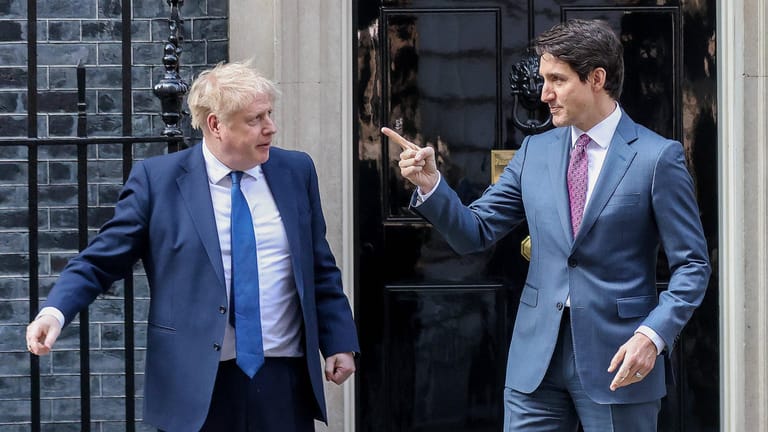 Boris Johnson und Justin Trudeau: Der britische und kanadische Regierungschef wollen gemeinsam mit Japan und den USA den Import von Gold aus Russland verbieten.