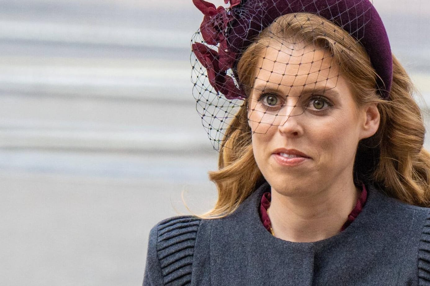 Prinzessin Beatrice: Die 33-Jährige begeistert einmal mehr mit ihrem Outfit.