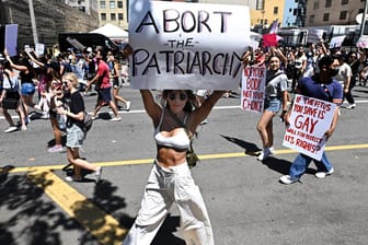Demonstration in Los Angeles, USA: Aktivisten protestieren gegen das Urteil des Obersten Gerichtshofs zur Abtreibung.