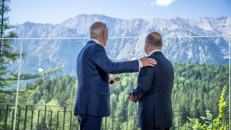 Bundeskanzler Olaf Scholz und US-Präsident Joe Biden beim G7-Gipfel in Bayern: Die Aussicht auf die Alpen ist überragend – die in die Zukunft nicht.