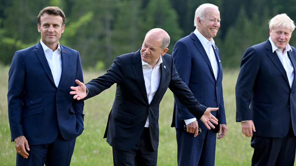 Olaf Scholz lädt zum G7-Familienfoto am ersten Gipfeltag: Klimaschutz ist nur eines von vielen Themen auf dem Sitzungsprogramm. Doch der Bundeskanzler hofft, mit seinem Vorschlag für einen Klimaclub bei den Amtskollegen zu landen.