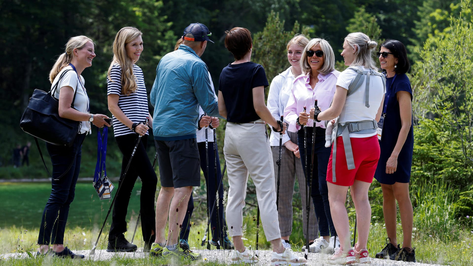 Brigitte Macron, Britta Ernst, Carrie Johnson, Amelie Derbaudrenghien, Miriam Neureuther und Christian Neureuther