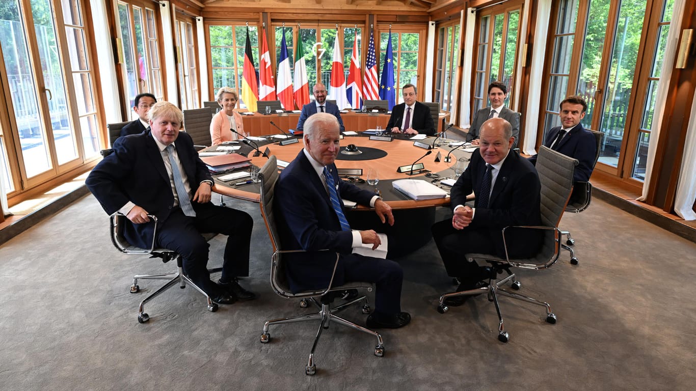 Erste Arbeitssitzung beim G7-Gipfel: zunächst ging es in Elmau um die Lage der Weltwirtschaft und die gestiegene Inflation.